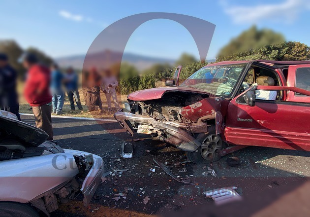 Cuatro personas lesionadas por choque frontal en Tlaxco